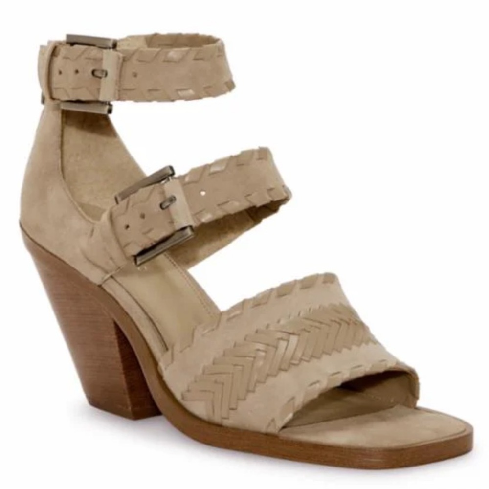 🌸VINCE CAMUTO🌸 Suraylin Sandal Size: 9.5M